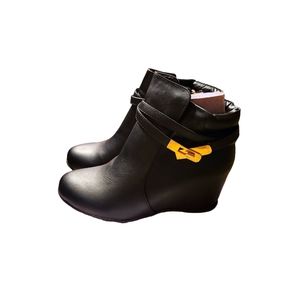 NIB BellaMarie sz 8 Ankle Boots